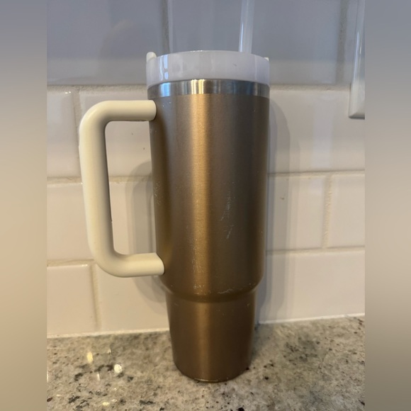 Limited Edition Stanley Rose Quartz 30 oz Tumbler - Picture 3 of 6